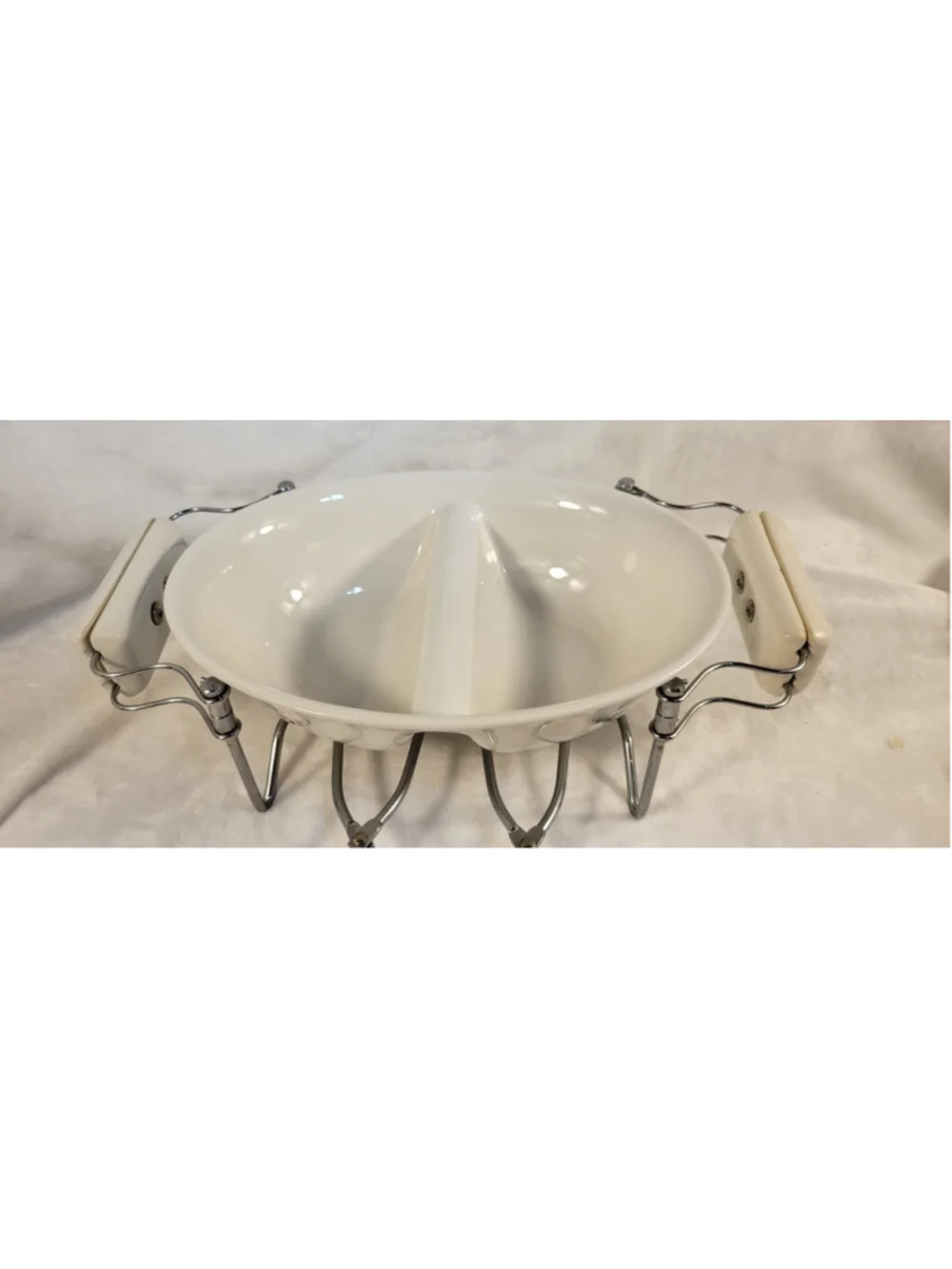 Pfaltzgraff Grapevine 10” 2-Section Divided Server with Metal Rack